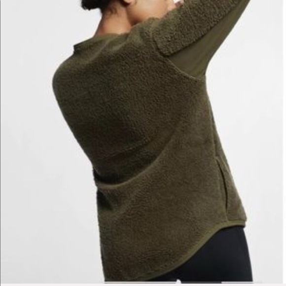 NWT Nike Long Sleeve training wrap top - Picture 3 of 8